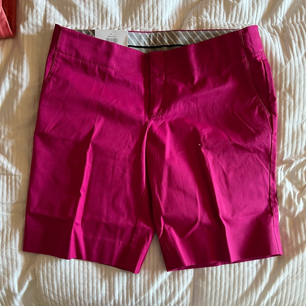 Gap new with tags hip slung 9 inch short.